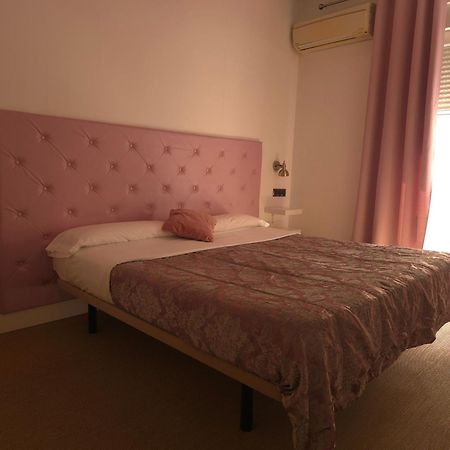 Hostal Santa Ana Colors มาดริด ภายนอก รูปภาพ