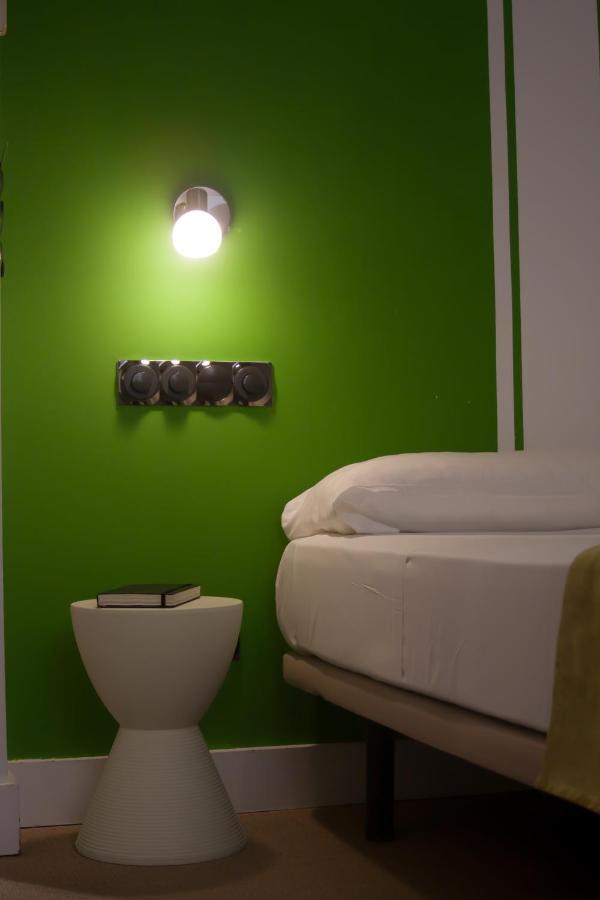 Hostal Santa Ana Colors มาดริด ภายนอก รูปภาพ