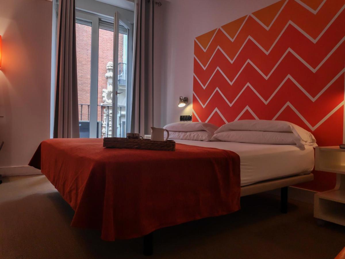 Hostal Santa Ana Colors มาดริด ภายนอก รูปภาพ
