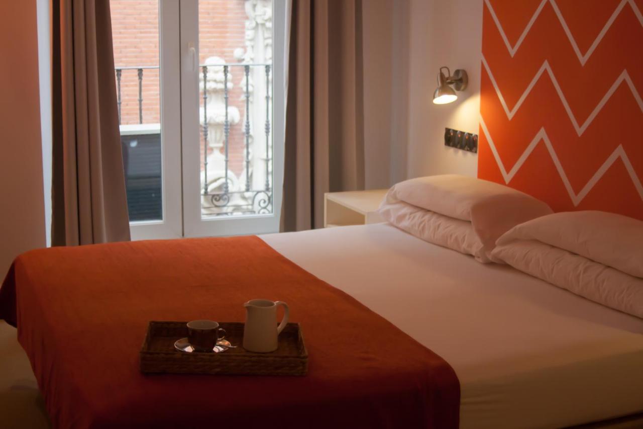 Hostal Santa Ana Colors มาดริด ภายนอก รูปภาพ