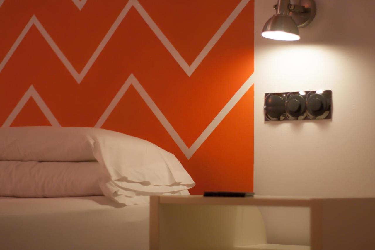 Hostal Santa Ana Colors มาดริด ภายนอก รูปภาพ