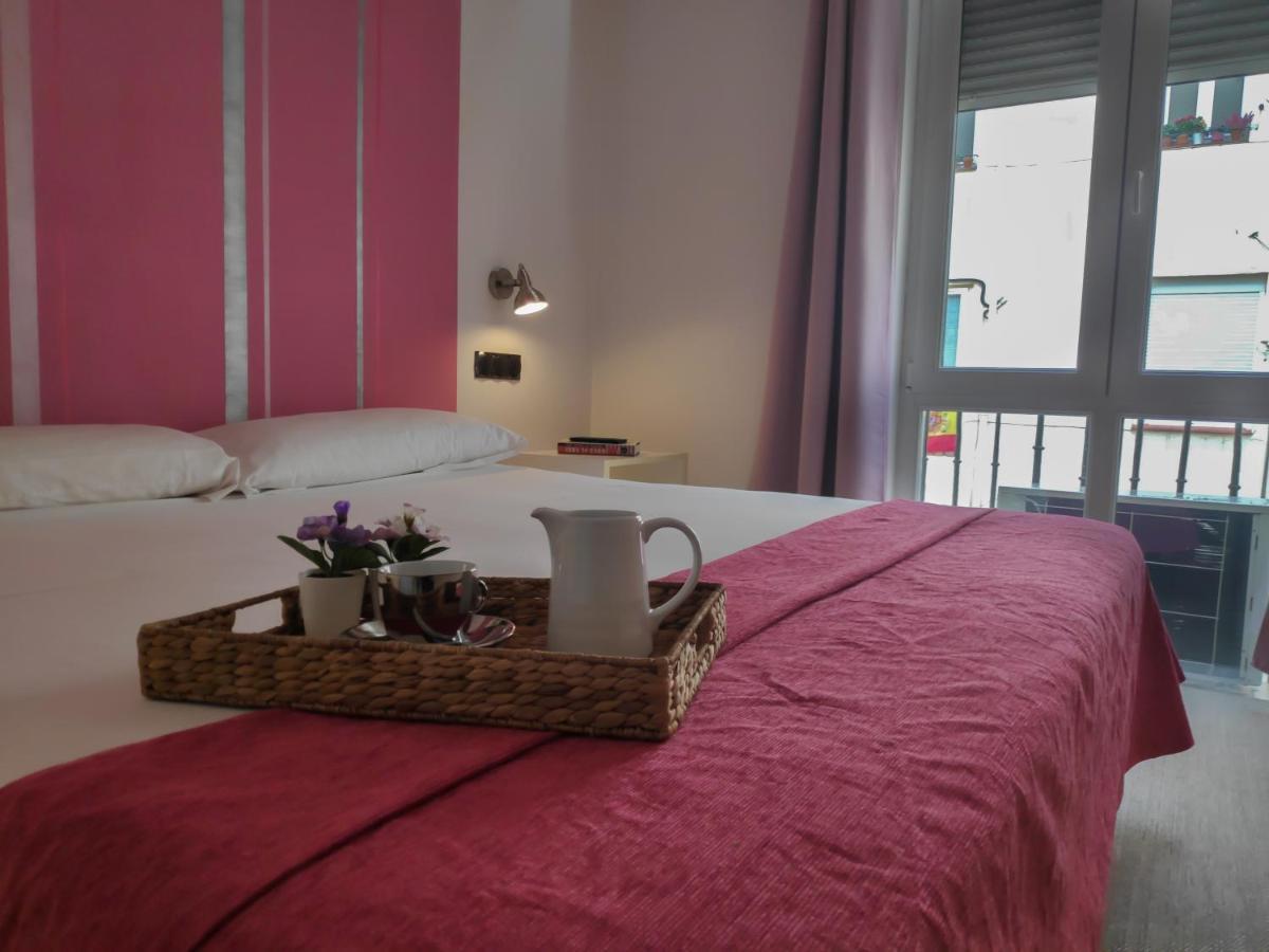 Hostal Santa Ana Colors มาดริด ภายนอก รูปภาพ