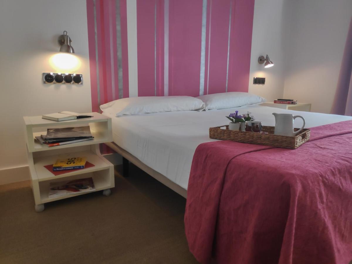 Hostal Santa Ana Colors มาดริด ภายนอก รูปภาพ