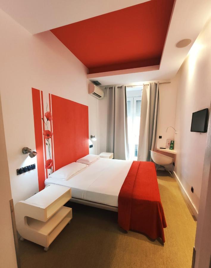 Hostal Santa Ana Colors มาดริด ภายนอก รูปภาพ