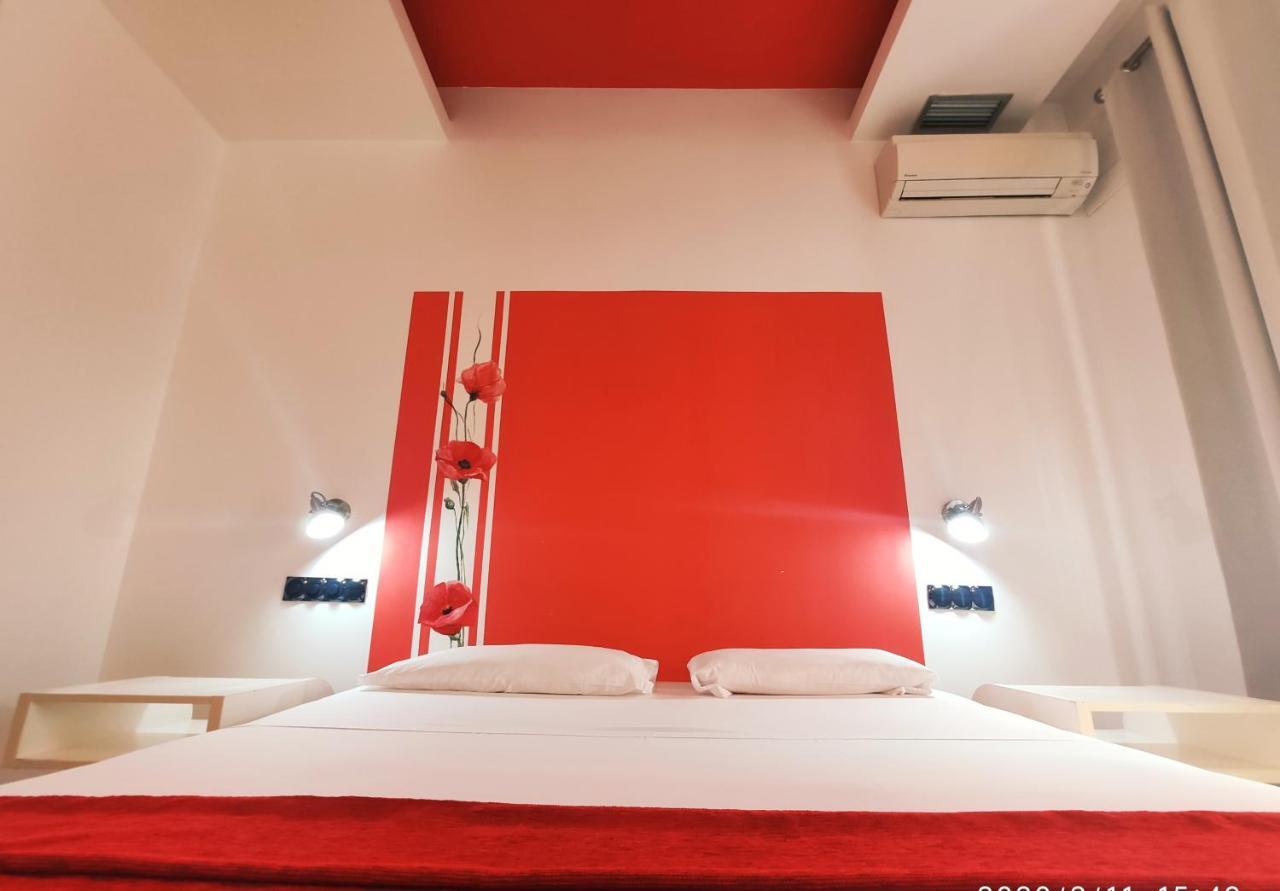Hostal Santa Ana Colors มาดริด ภายนอก รูปภาพ