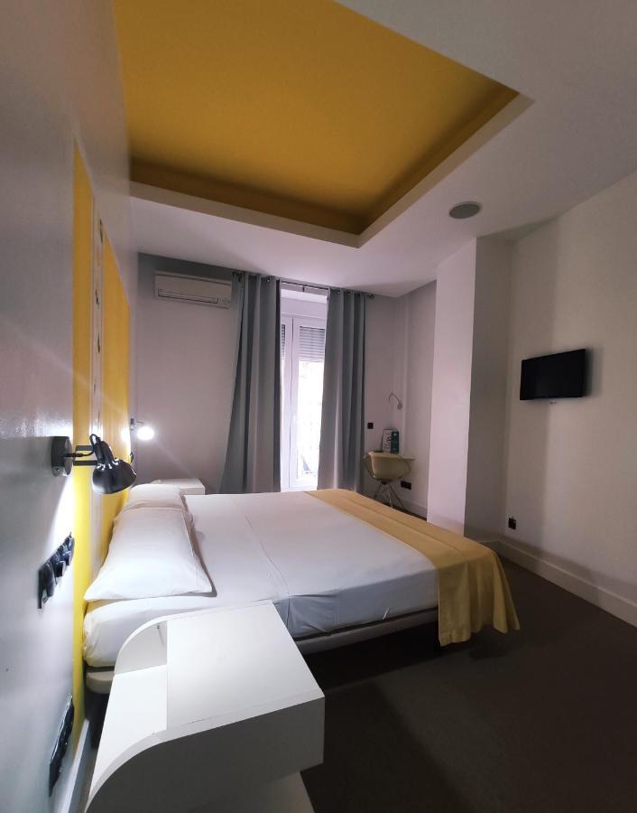 Hostal Santa Ana Colors มาดริด ภายนอก รูปภาพ