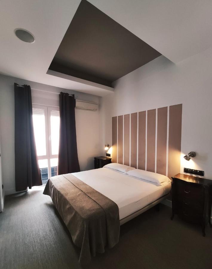 Hostal Santa Ana Colors มาดริด ภายนอก รูปภาพ