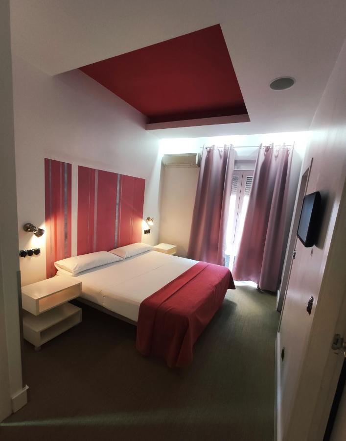 Hostal Santa Ana Colors มาดริด ภายนอก รูปภาพ