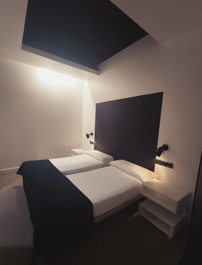 Hostal Santa Ana Colors มาดริด ภายนอก รูปภาพ